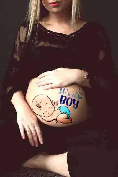 Idée de tatouage temporaire pour un ventre de femme enceinte