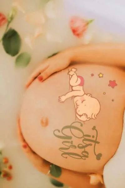 Ideia de tatuagem temporária para barriga de grávida